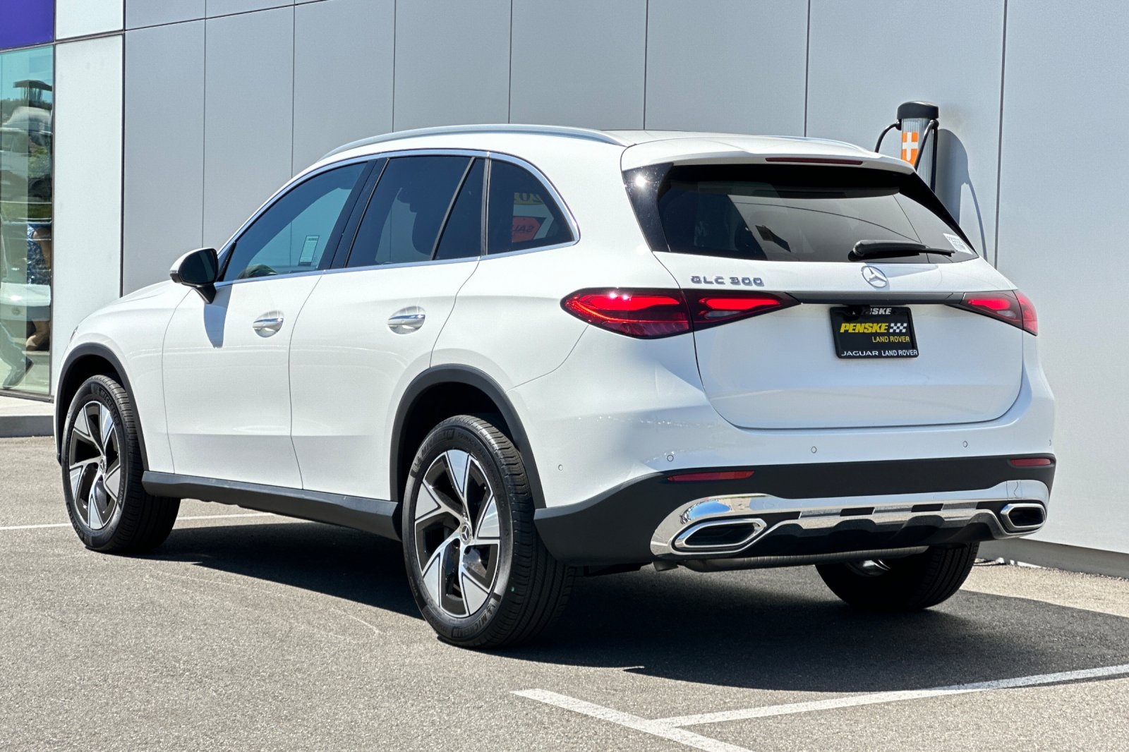 2024 Mercedes Benz GLC 300 photo 3