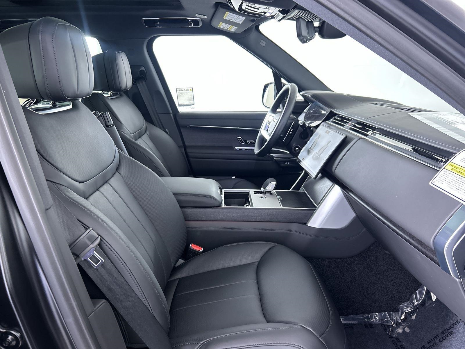 2025 Land Rover Range Rover SE photo 30