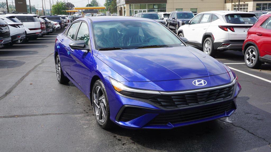 2025 Hyundai Elantra SEL's photo