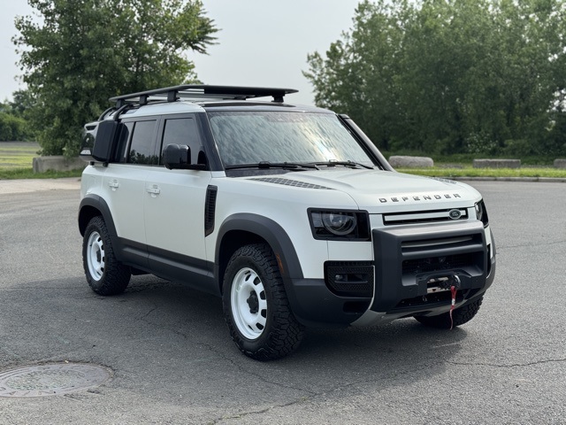 2024 Land Rover Defender 110 S photo 7
