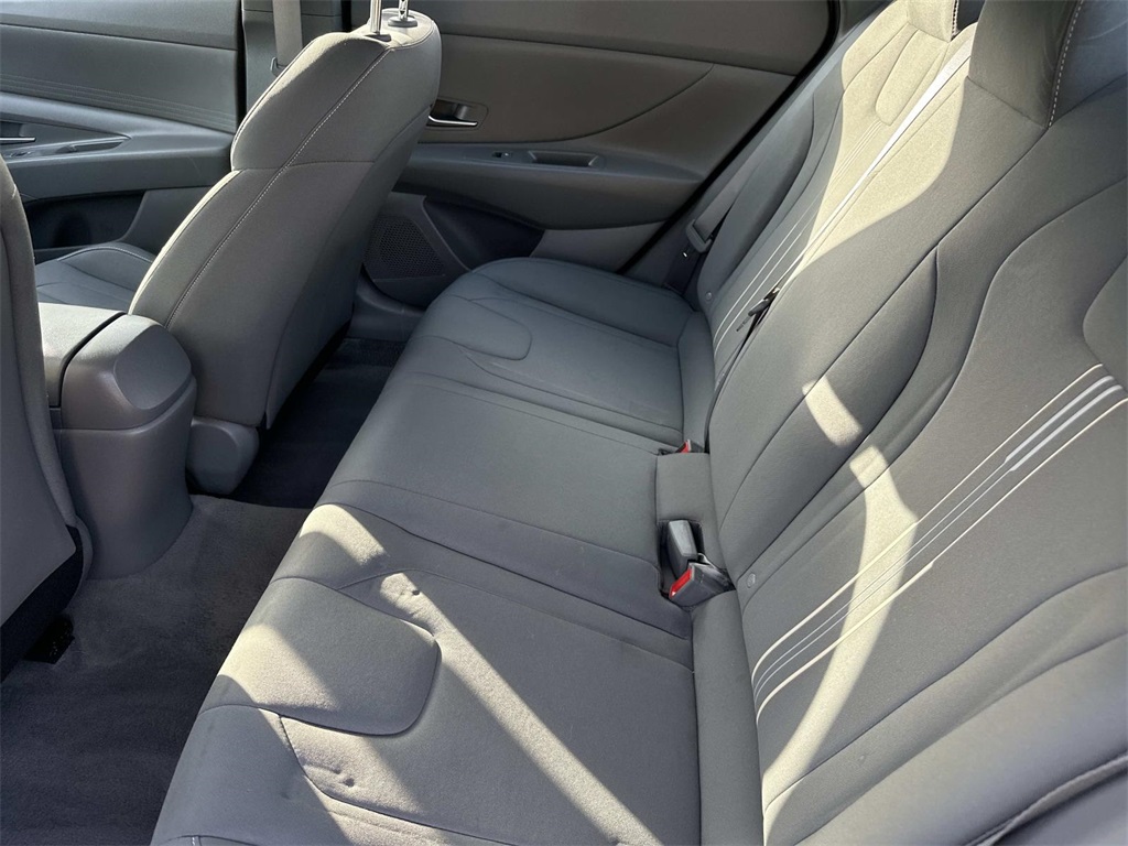 2023 Hyundai Elantra SEL photo 12