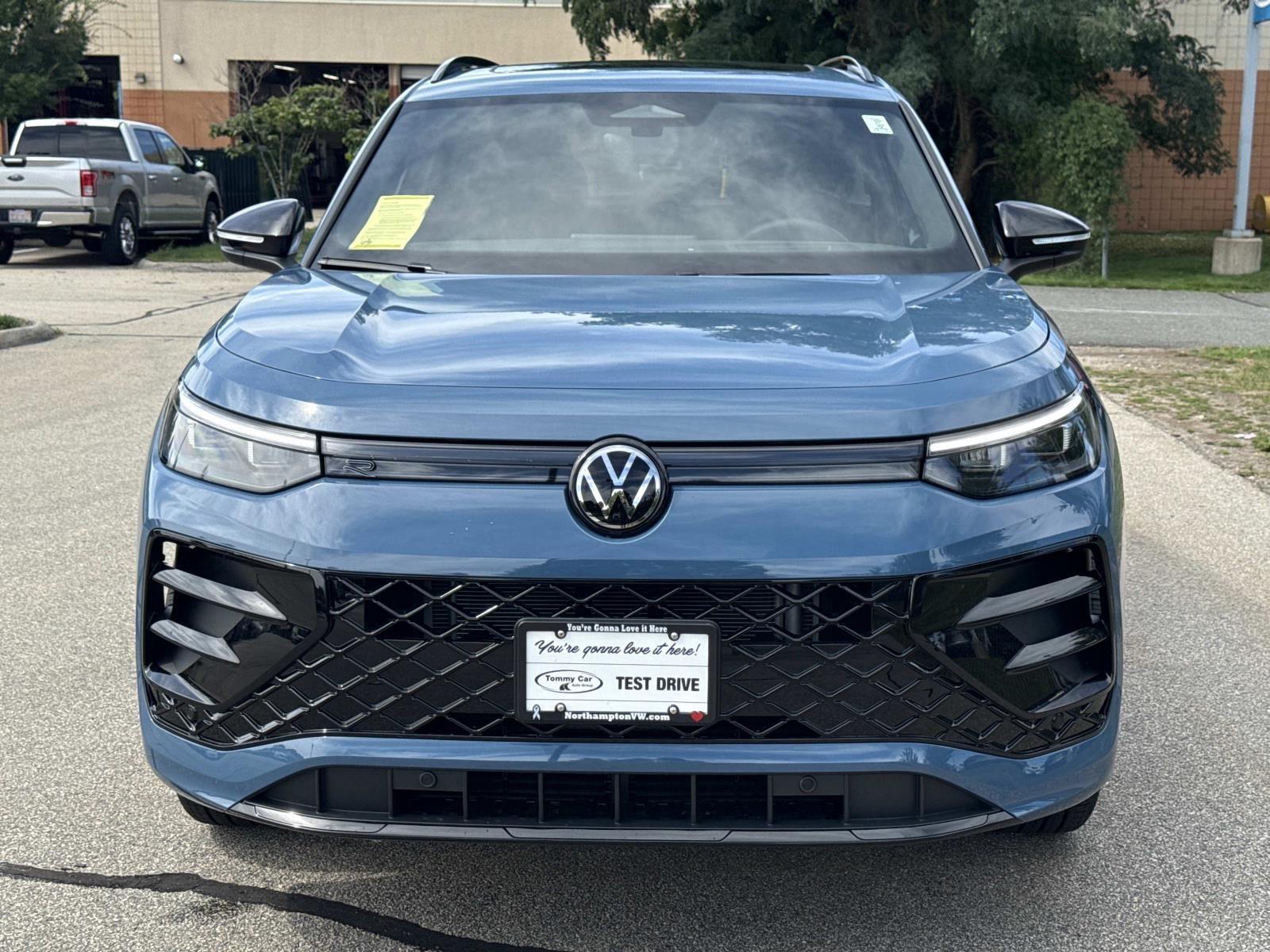 2025 Volkswagen Tiguan SE R-Line Black photo 2