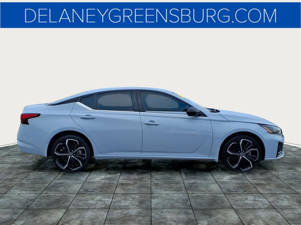 2023 Nissan Altima 2.5 SR photo 2