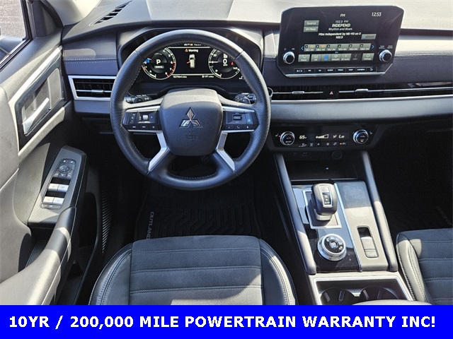 2023 Mitsubishi Outlander SE photo 4