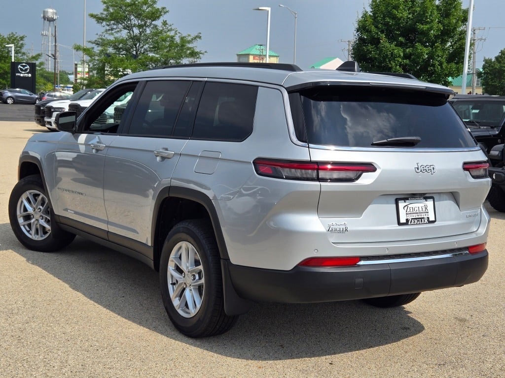 2025 Jeep Grand Cherokee Laredo photo 13