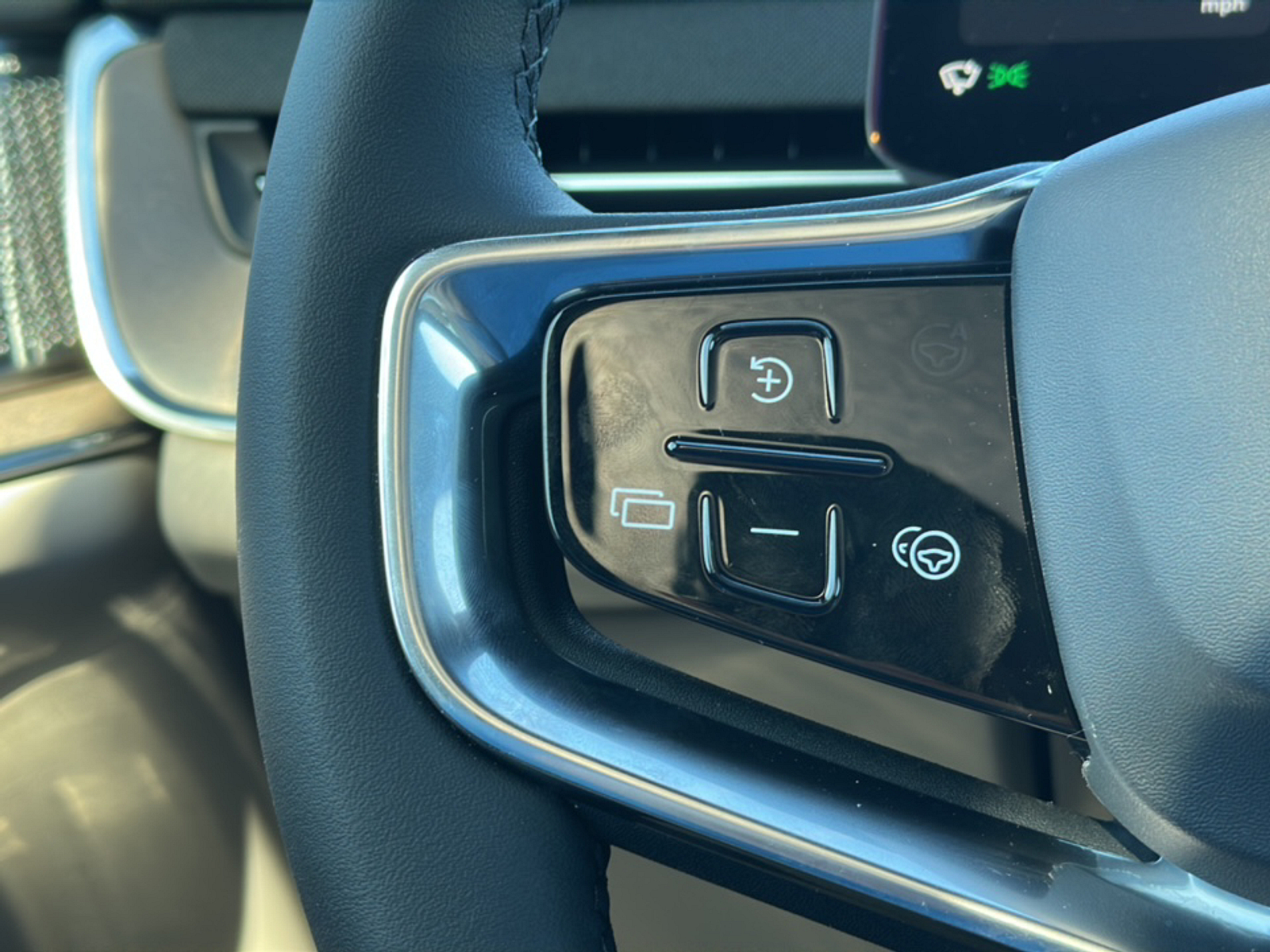 2025 Volvo EX90 Twin Motor Performance Ultra photo 14
