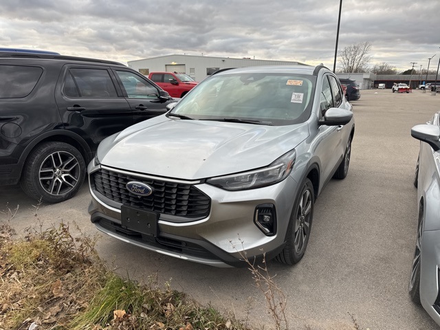 2023 Ford Escape Platinum photo 2