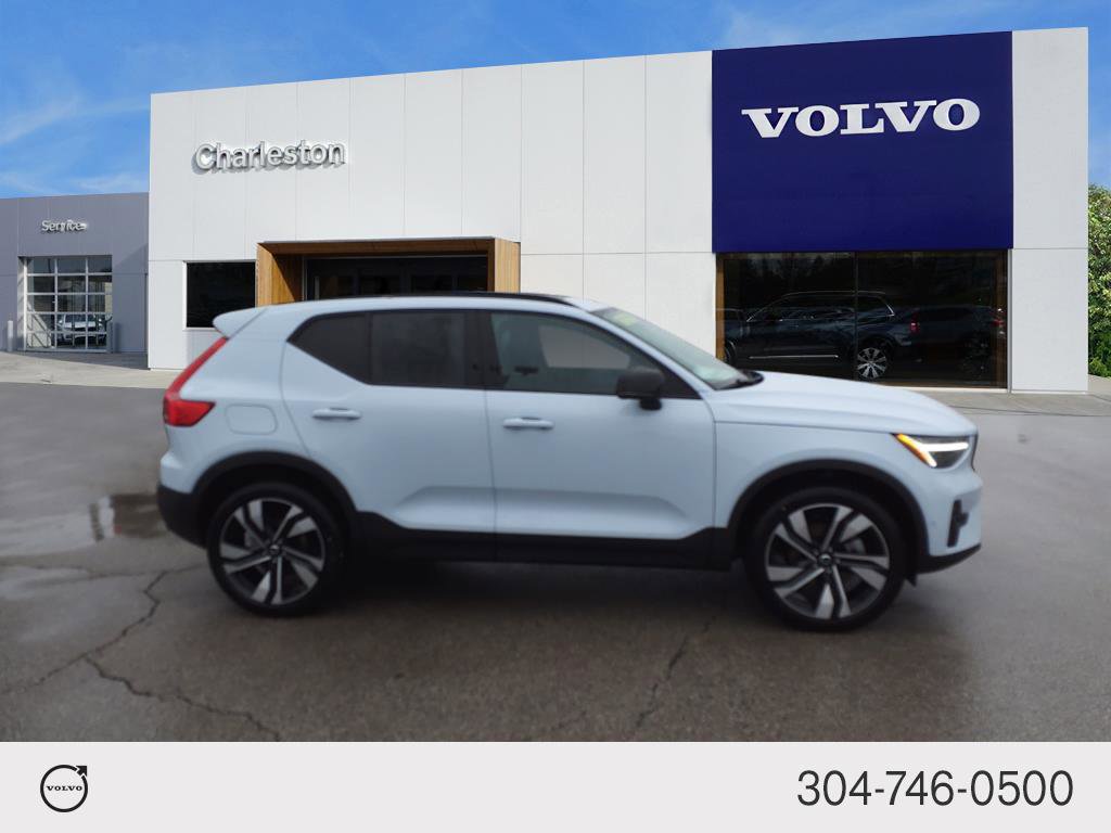 2025 Volvo XC40 Plus photo 2
