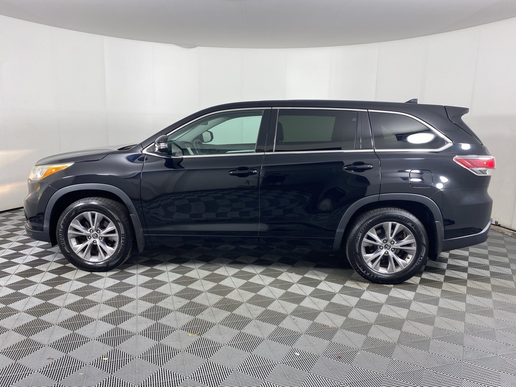 2016 Toyota Highlander LE Plus photo 4