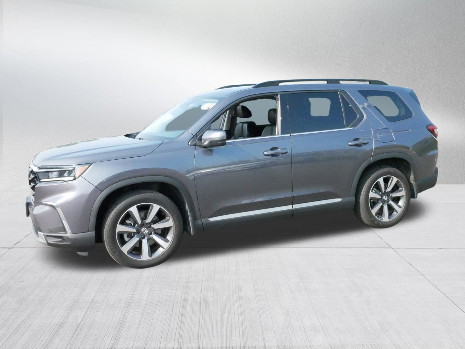 2023 Honda Pilot Touring photo 3
