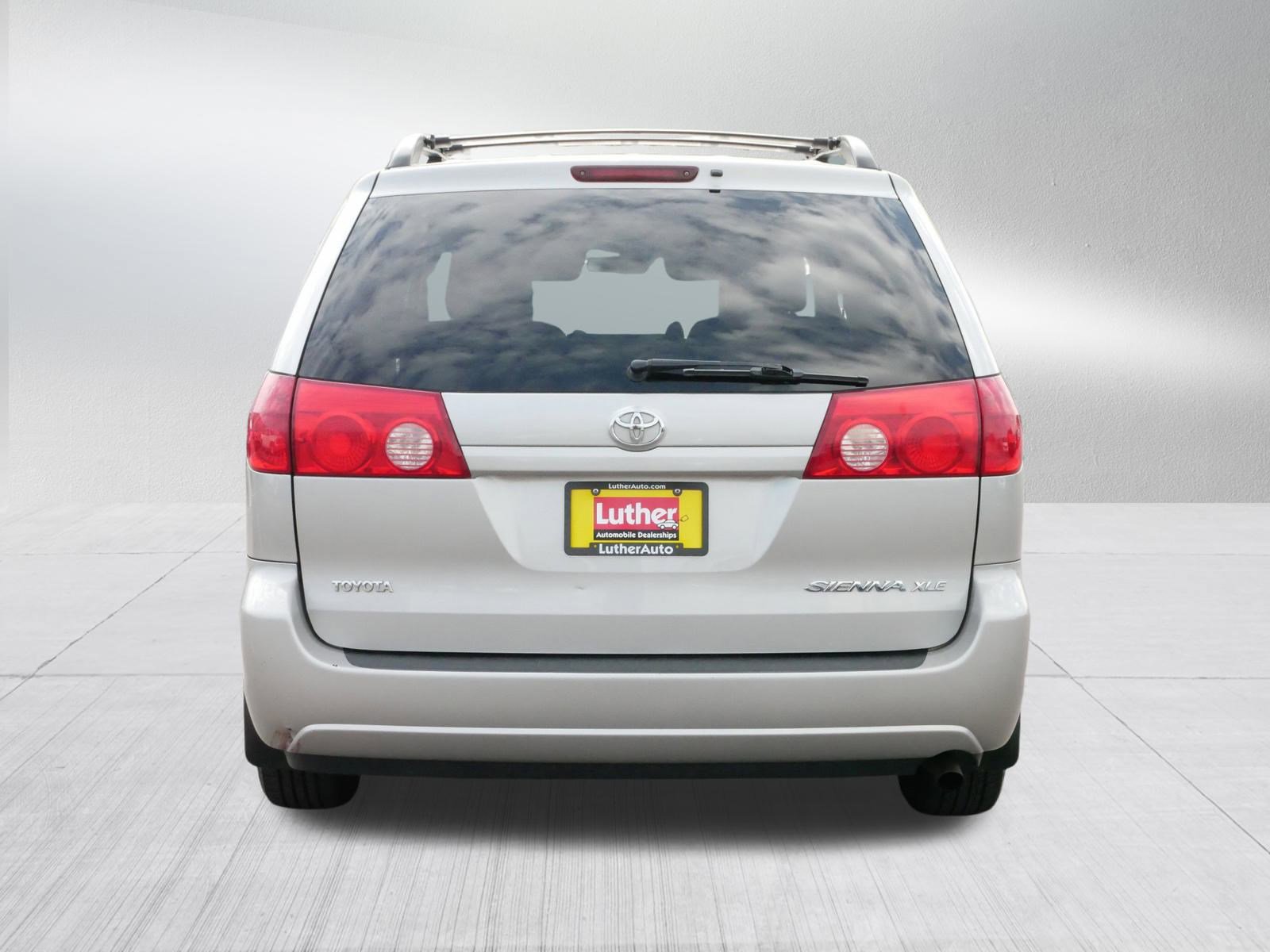 2009 Toyota Sienna XLE photo 6