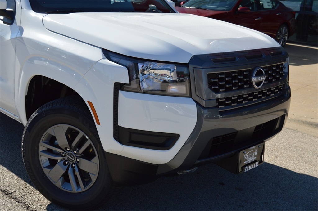 2025 Nissan Frontier Crew Cab SV photo 2