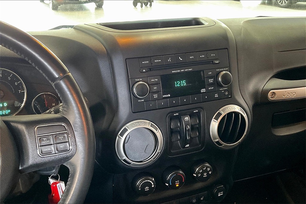 2016 Jeep Wrangler Unlimited Sahara photo 5