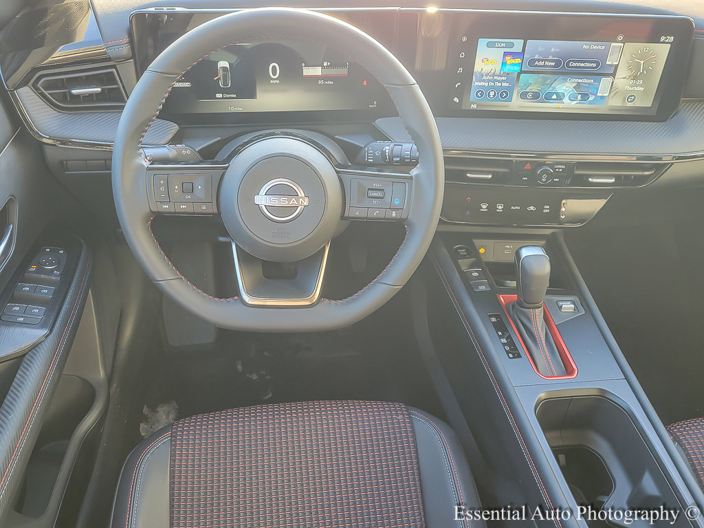 2025 Nissan Kicks SR photo 9
