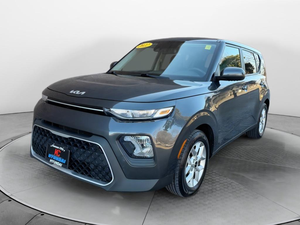 2022 Kia Soul LX's photo