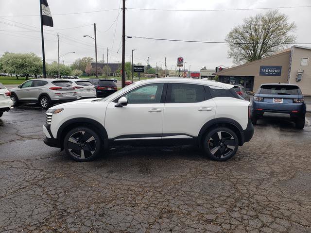 2025 Nissan Kicks SR photo 2