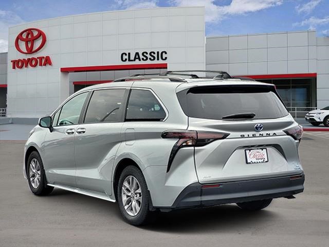 2024 Toyota Sienna XLE photo 4