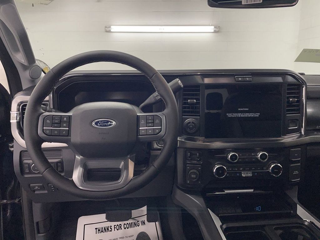 2025 Ford F-250 Lariat photo 4