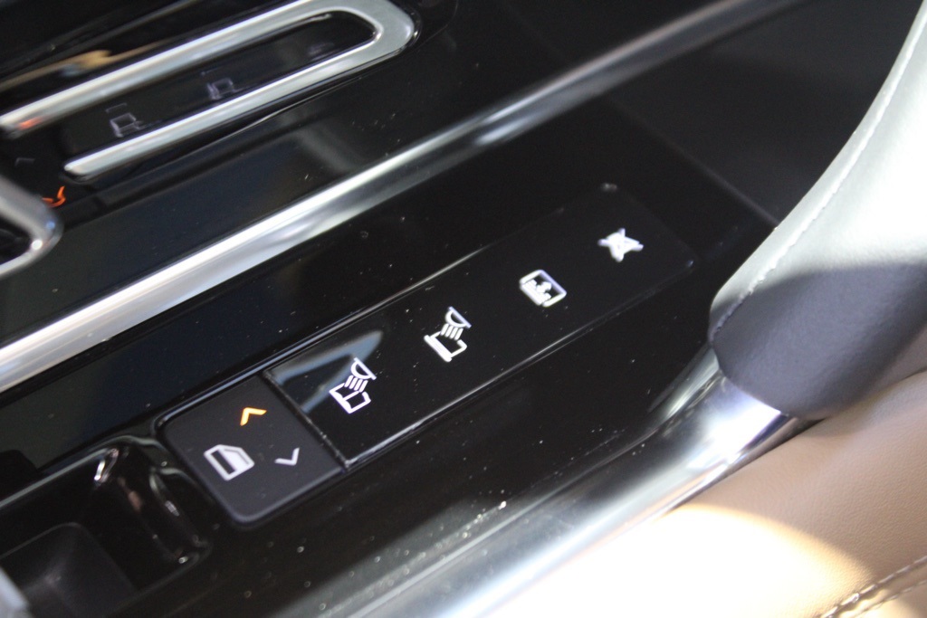 2023 Land Rover Range Rover SE photo 30
