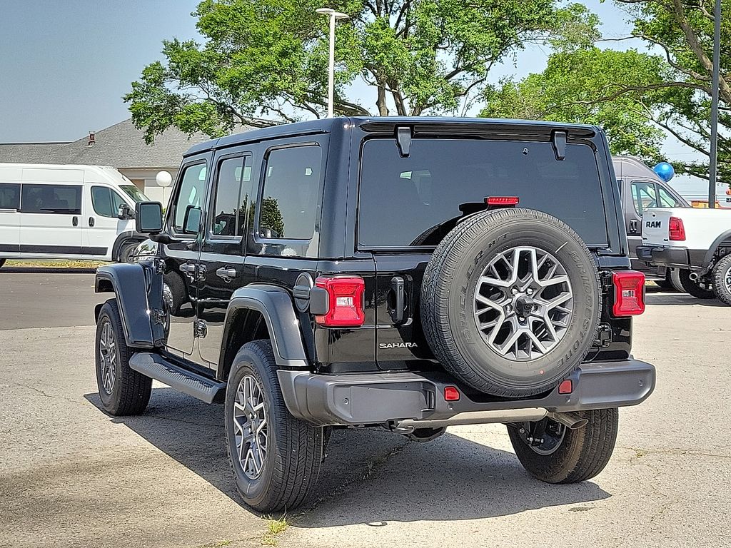 2025 Jeep Wrangler Sahara photo 4