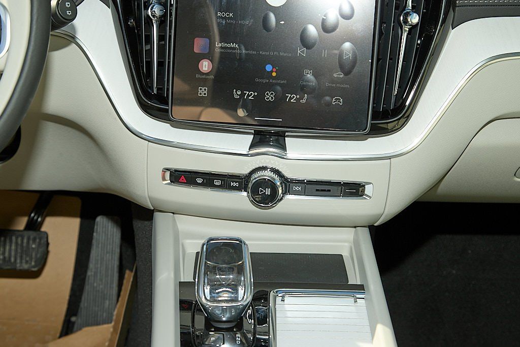 2026 VOLVO XC60 - Image 27