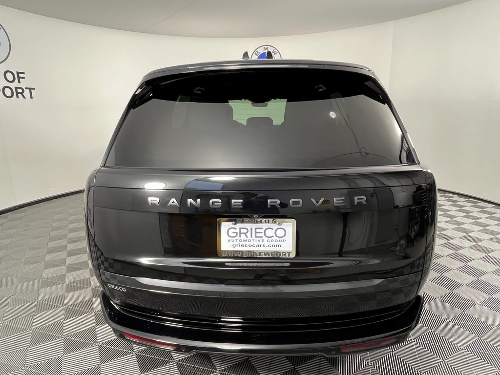 2024 Land Rover Range Rover SE photo 2