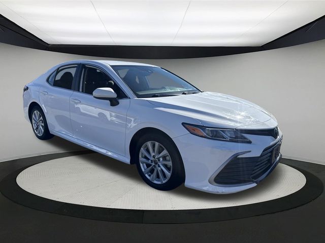2022 Toyota Camry LE photo 2
