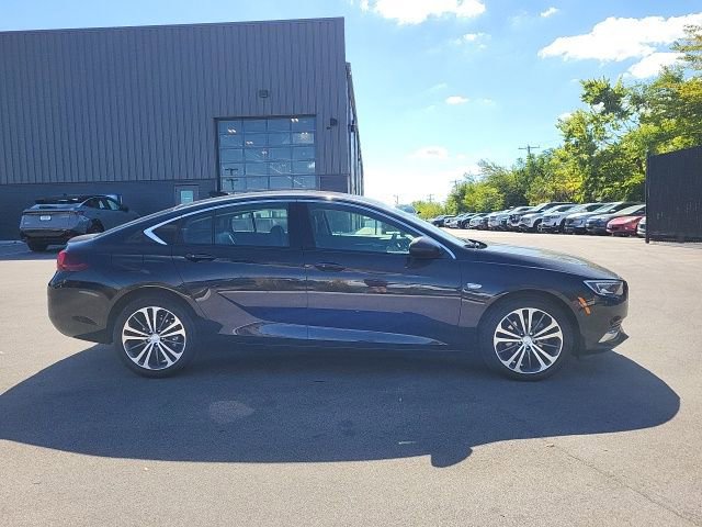 2018 Buick Regal Sportback Essence photo 2