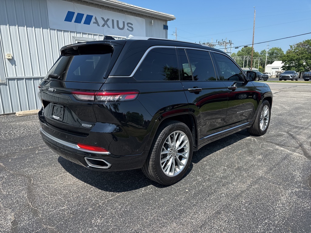 2023 Jeep Grand Cherokee Summit photo 3