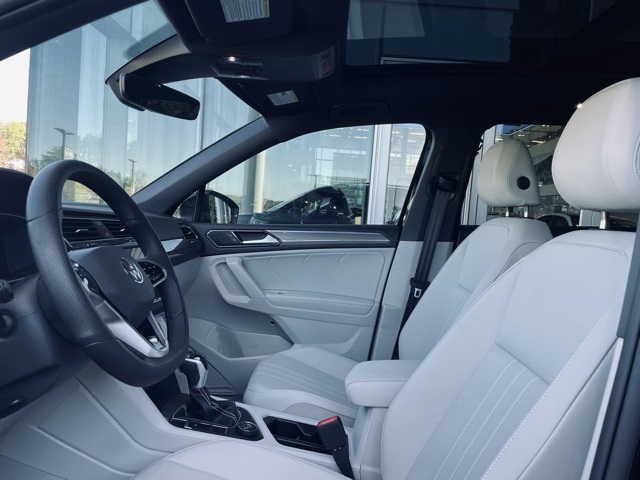 2024 Volkswagen Tiguan SE R-Line Black photo 3