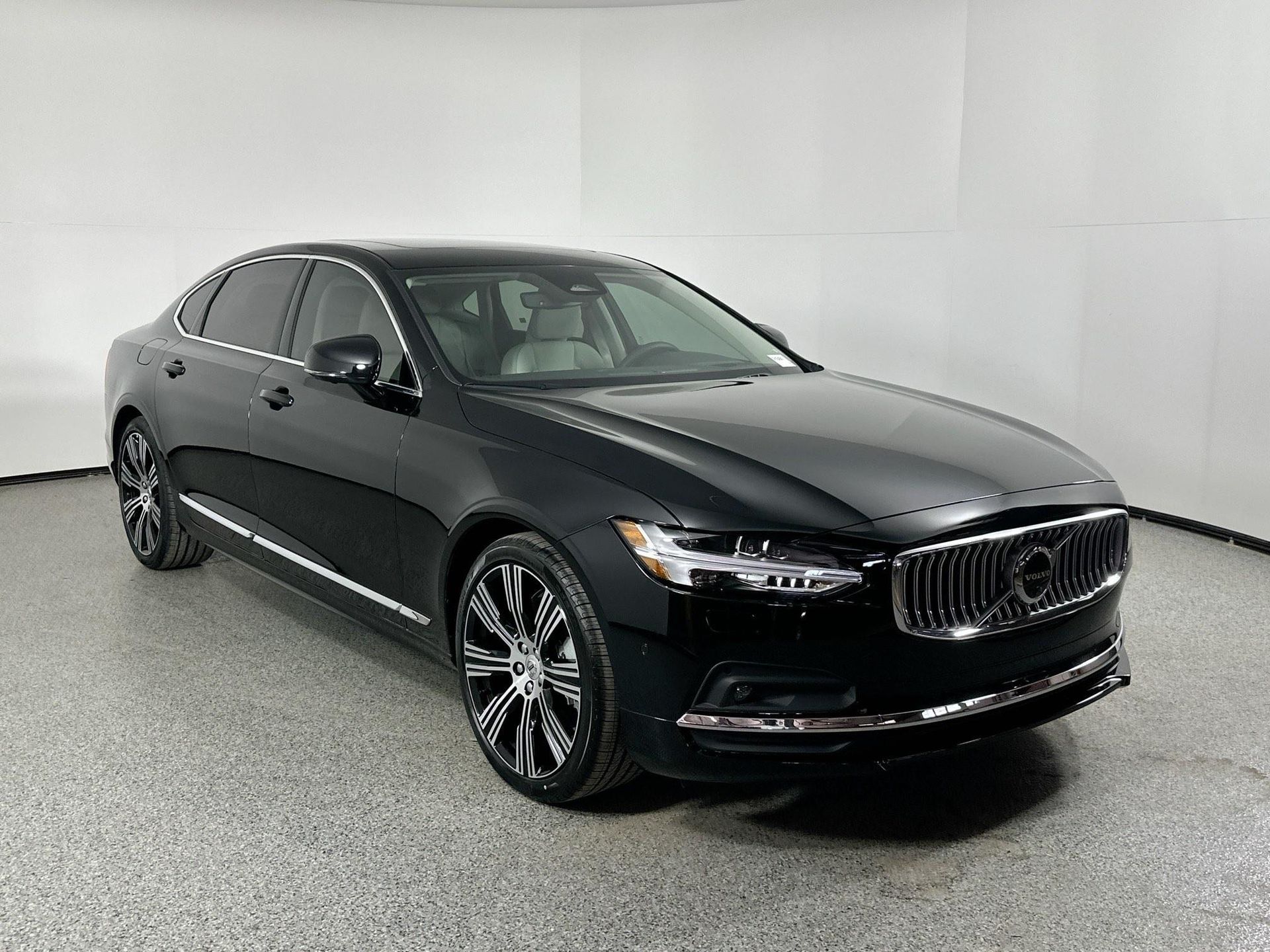 2025 Volvo S90 photo 3