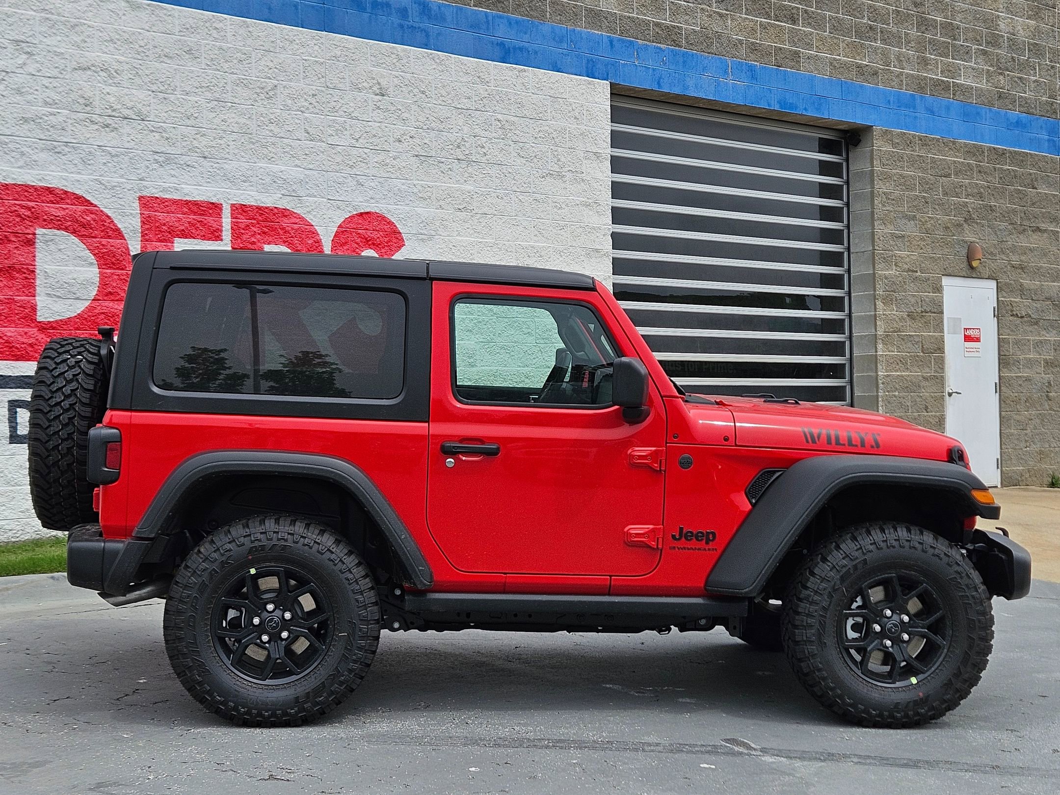 2025 Jeep Wrangler Willys photo 8
