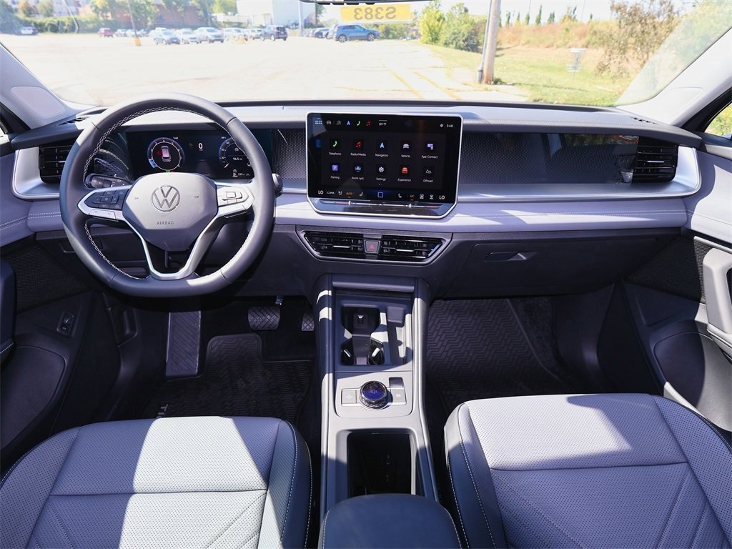 2025 Volkswagen Tiguan SE photo 14