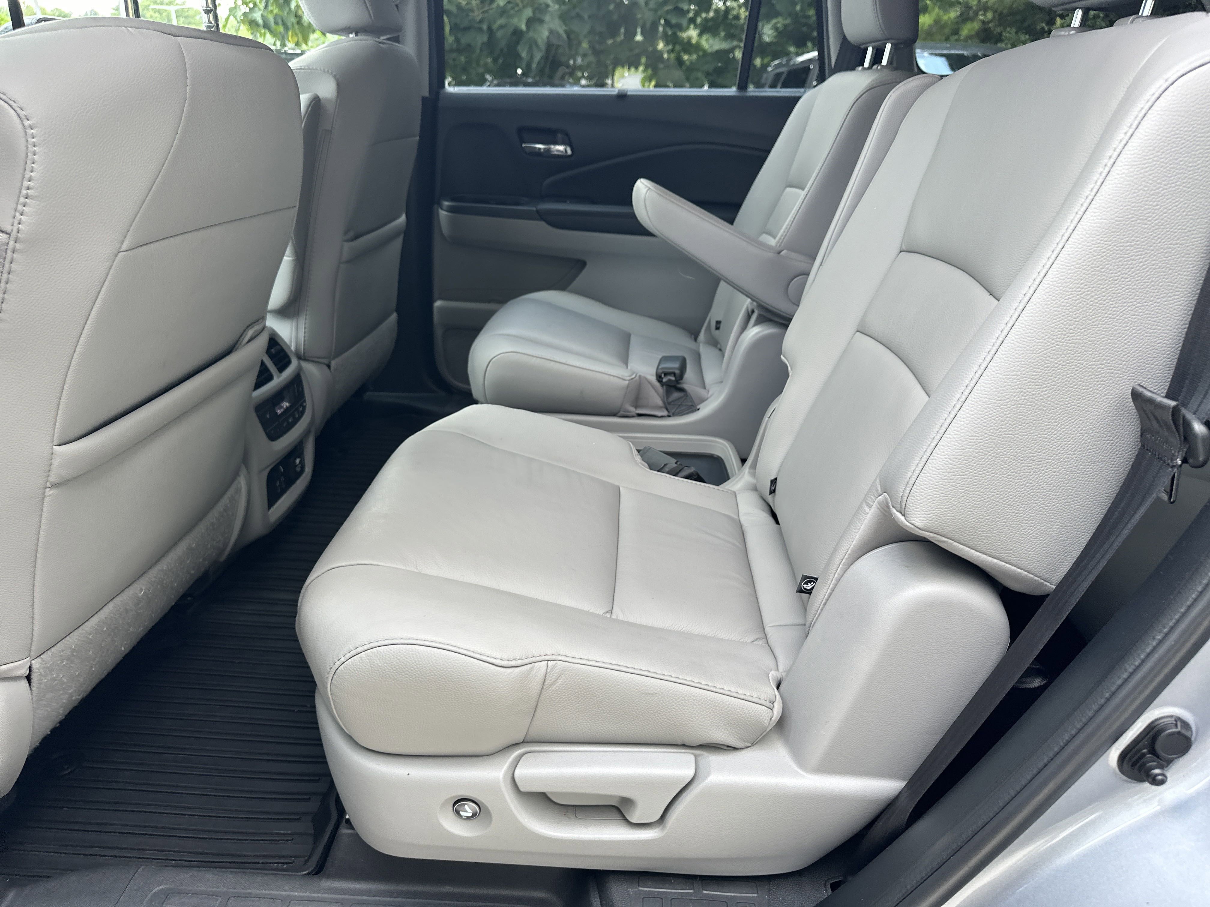 2022 Honda Pilot Touring photo 13