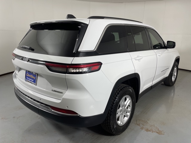 2023 Jeep Grand Cherokee Laredo photo 4