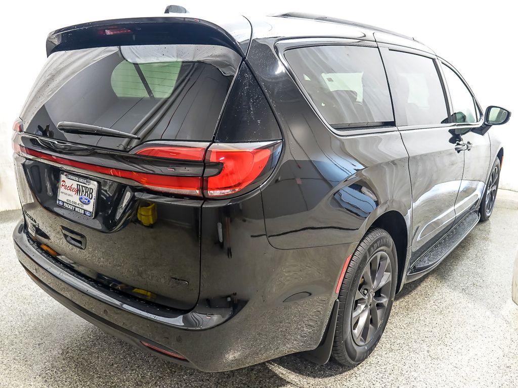 2021 Chrysler Pacifica Touring L photo 8