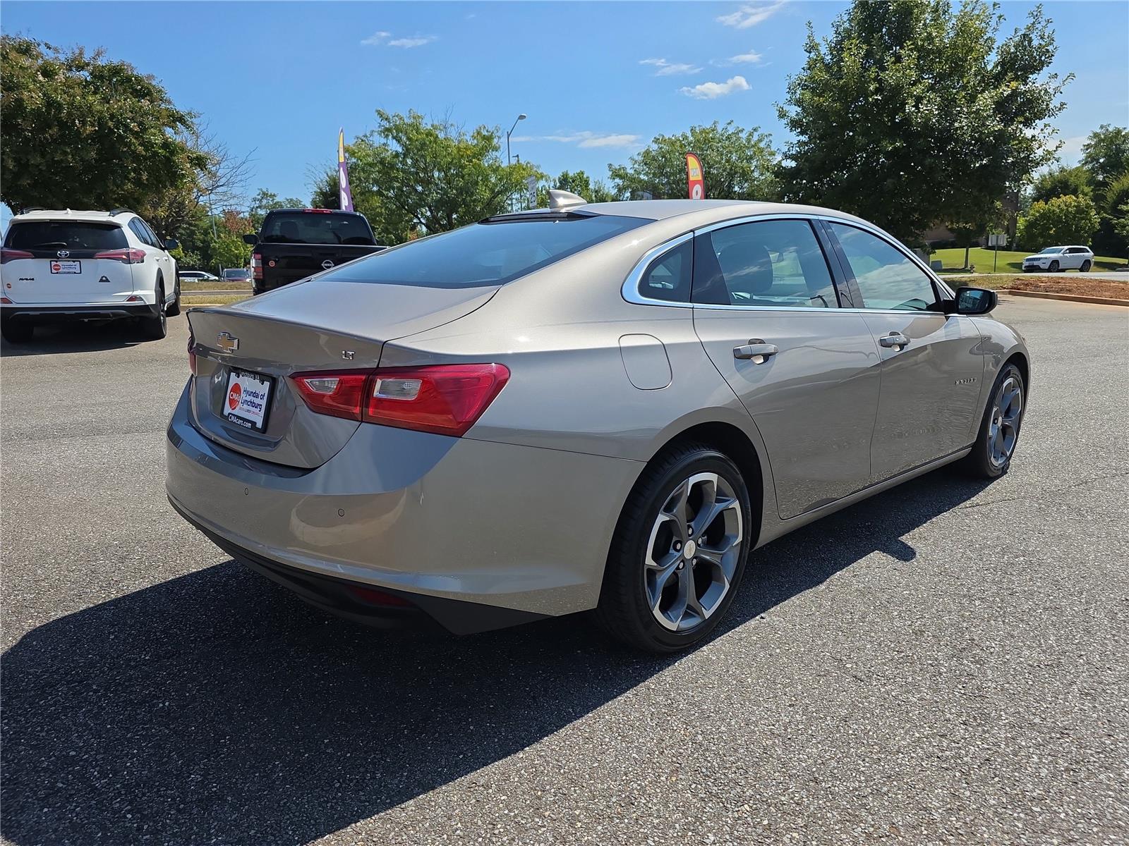 2024 Chevrolet Malibu 1LT photo 2