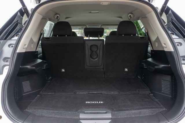 2016 Nissan Rogue SV photo 8