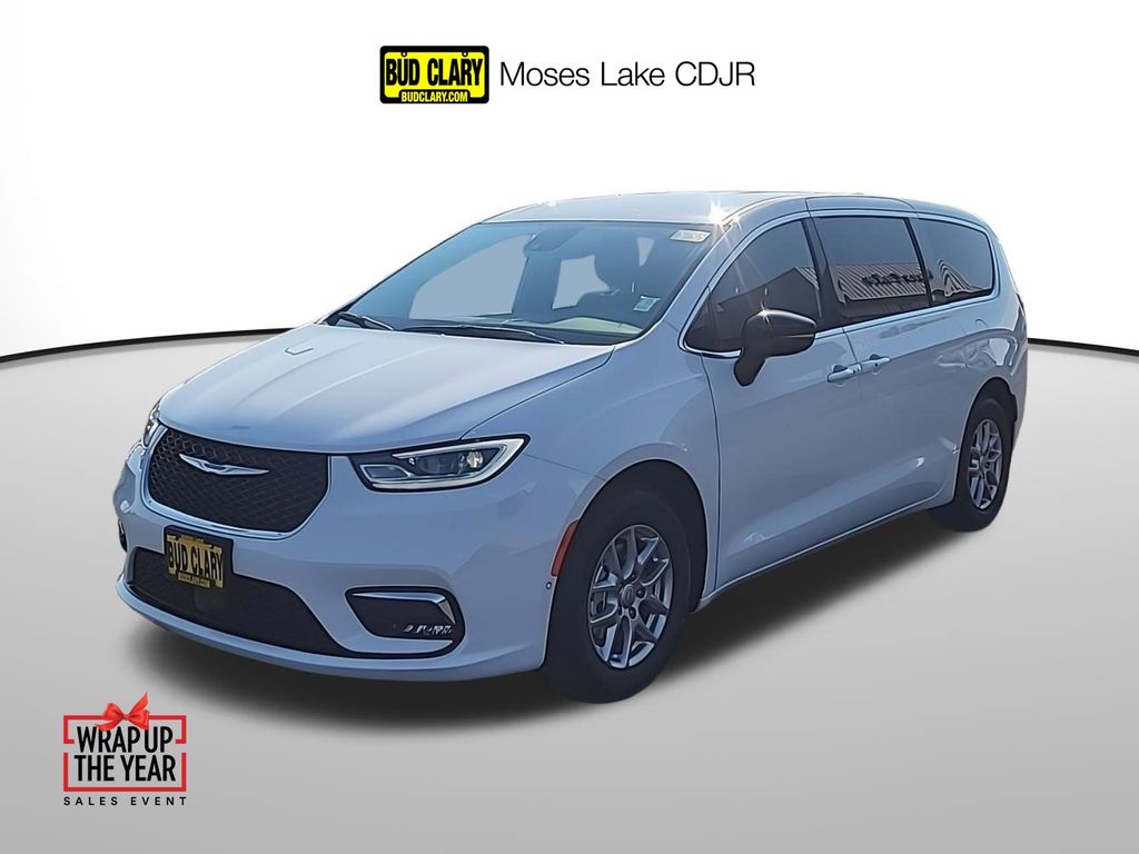 2026 Chrysler Pacifica Select's photo