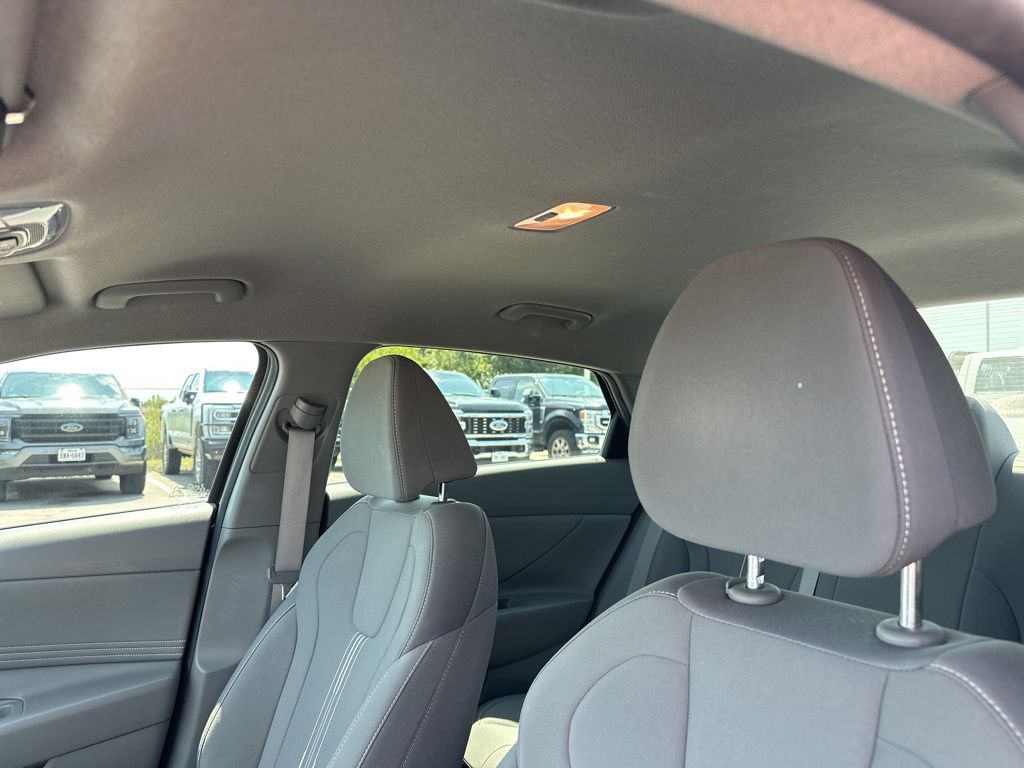 2023 Hyundai Elantra SEL photo 13