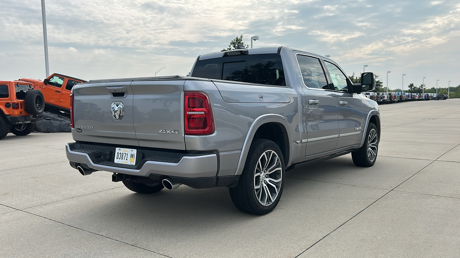 2025 Ram 1500 photo 3