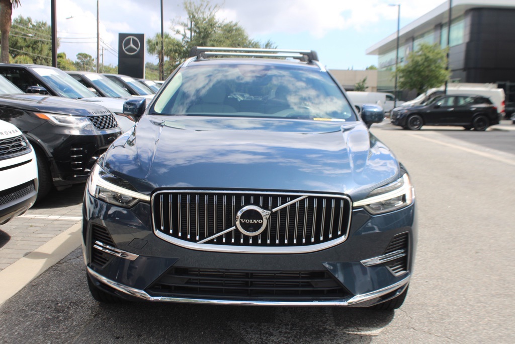 2022 Volvo XC60 Inscription R-Design Expression T8 Momentum B5 photo 2