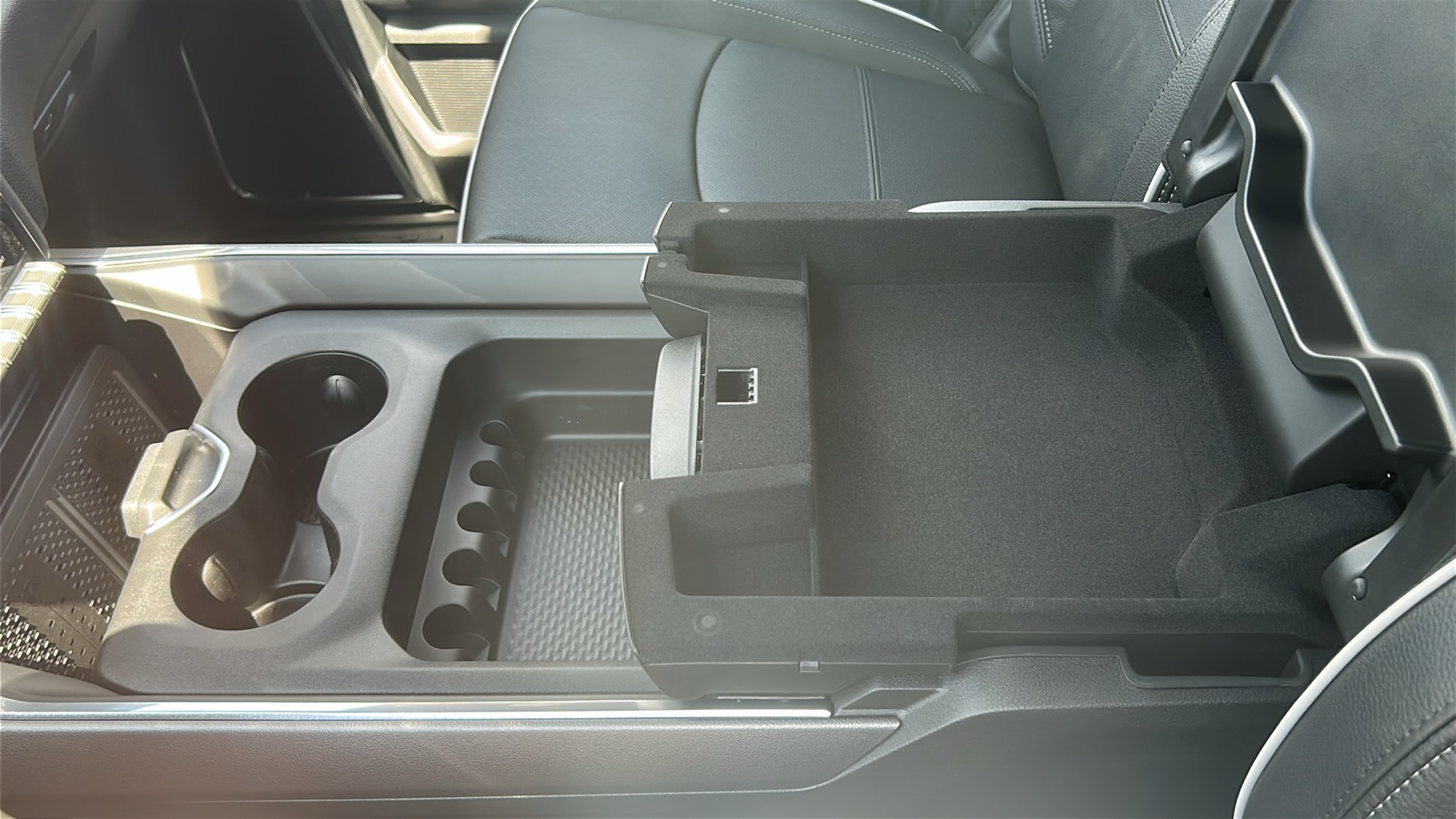 2025 Ram 2500 Laramie photo 28