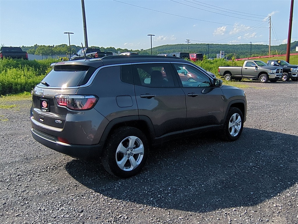 2021 Jeep Compass Latitude photo 3