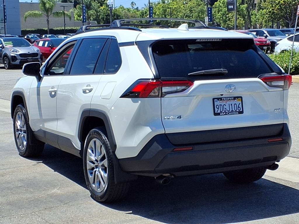 2022 Toyota RAV4 XLE Premium photo 6