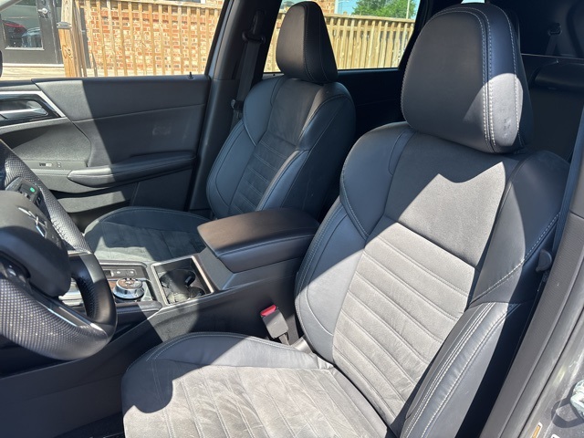 2023 Mitsubishi Outlander SE photo 15