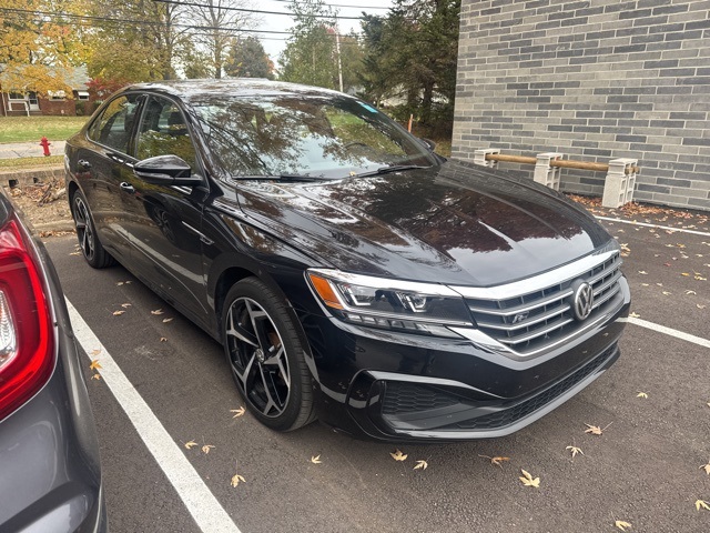 2022 Volkswagen Passat 2.0T R-Line photo 3