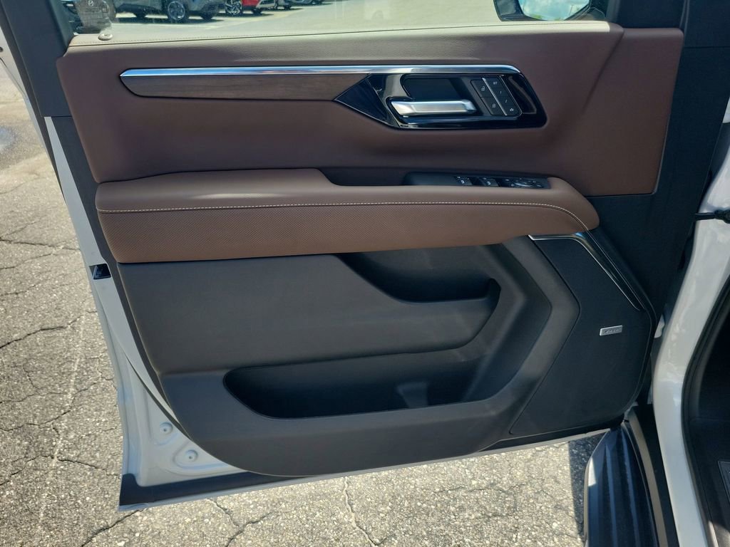 2025 Chevrolet Suburban High Country photo 40