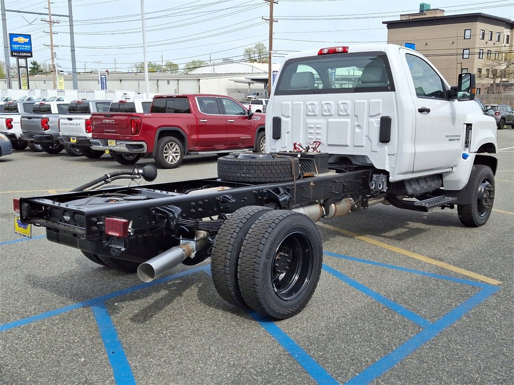 2024 Chevrolet Silverado 6500HD Work Truck photo 4