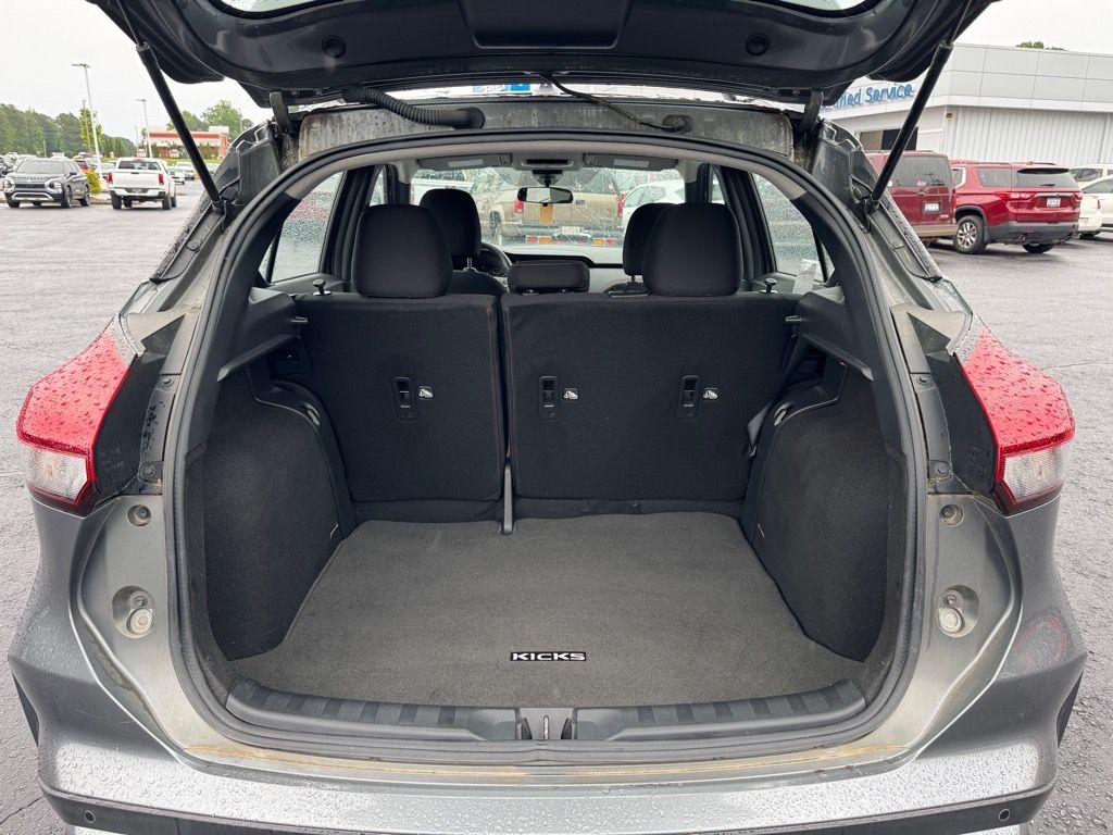 2022 Nissan Kicks SR photo 9